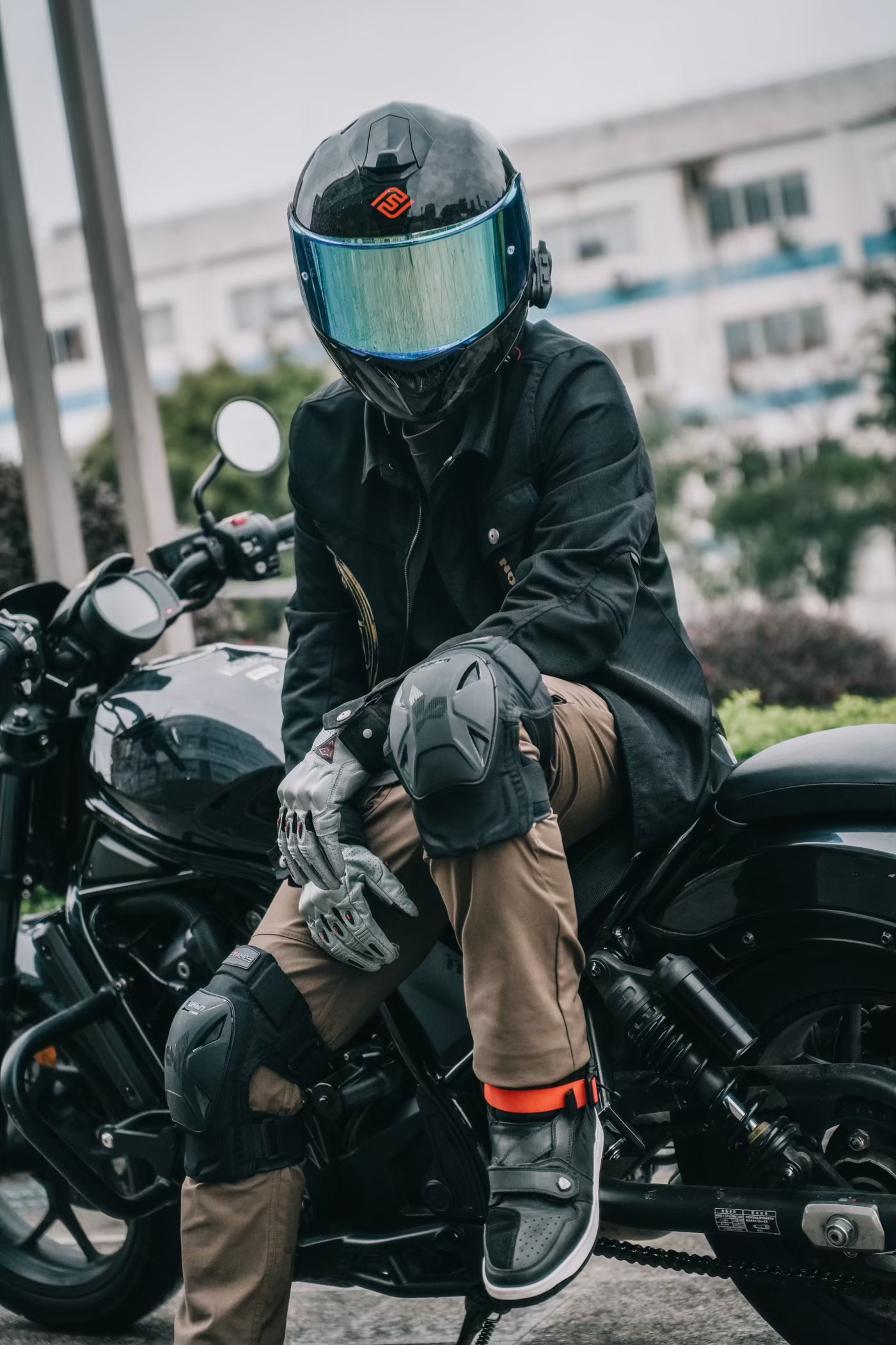 DH-733.  Four-season short knee pads