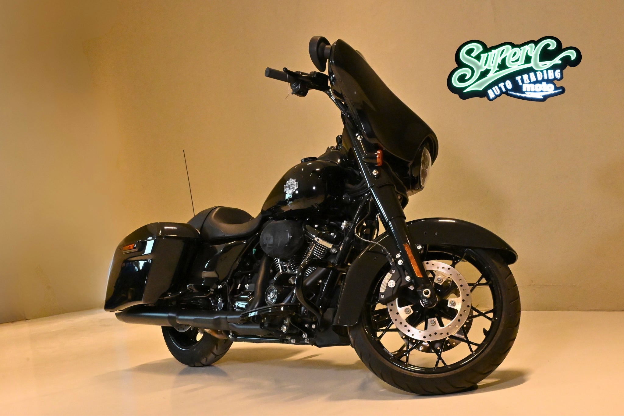 Used HARLEY DAVIDSON STREET-GLIDE 2023 for Sale – Only 160KM