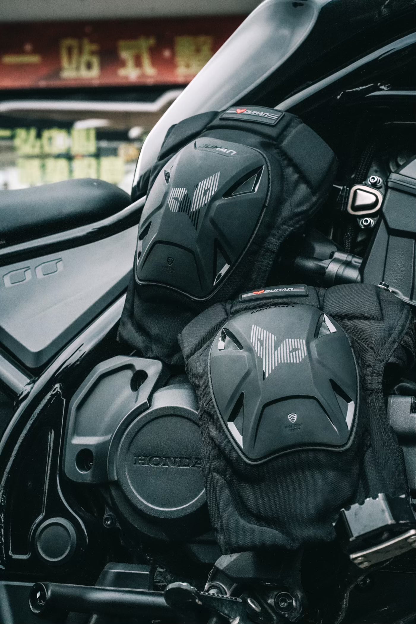 DH-733.  Four-season short knee pads