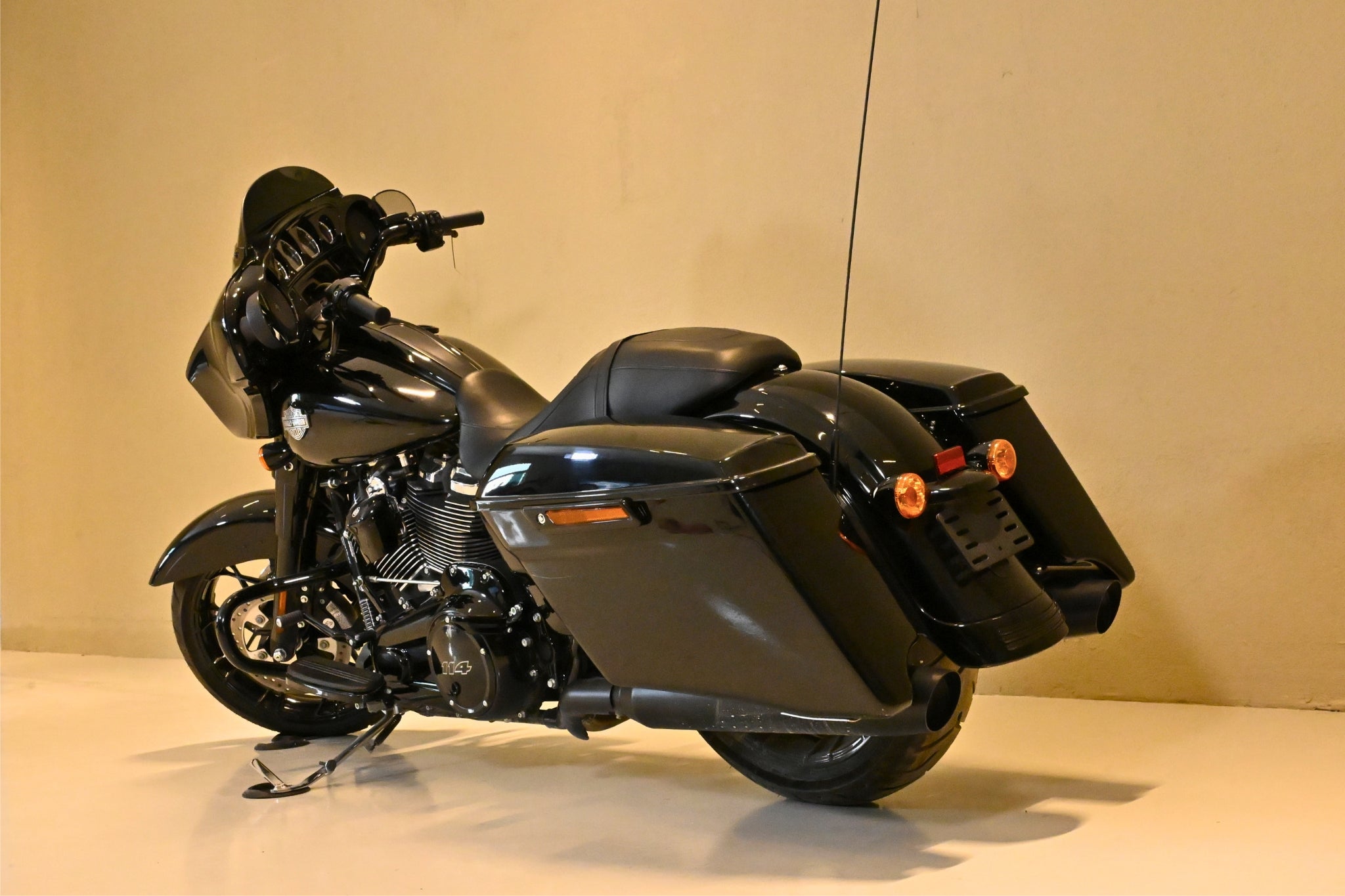 Used HARLEY DAVIDSON STREET-GLIDE 2023 for Sale – Only 160KM