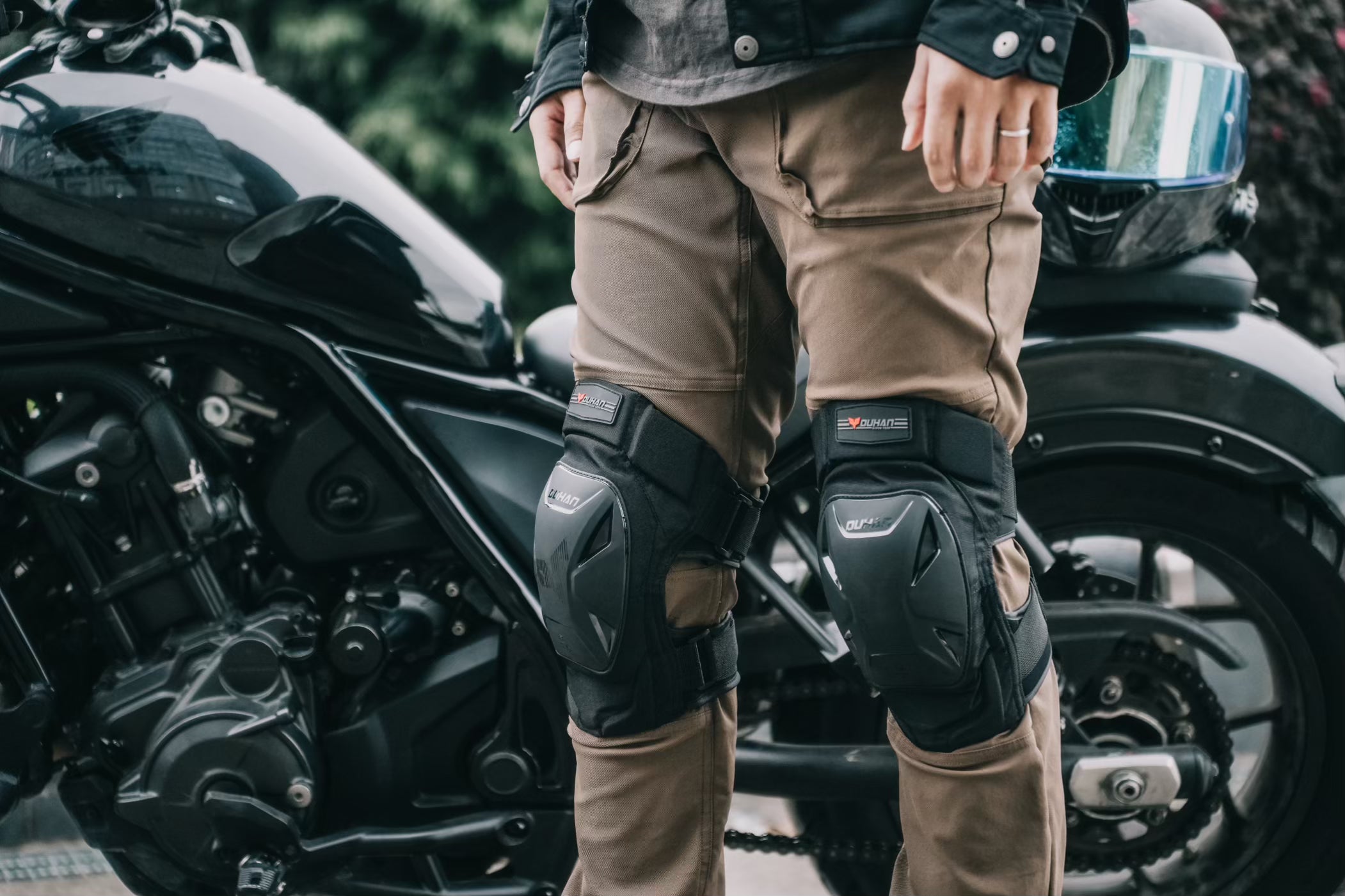 DH-733.  Four-season short knee pads