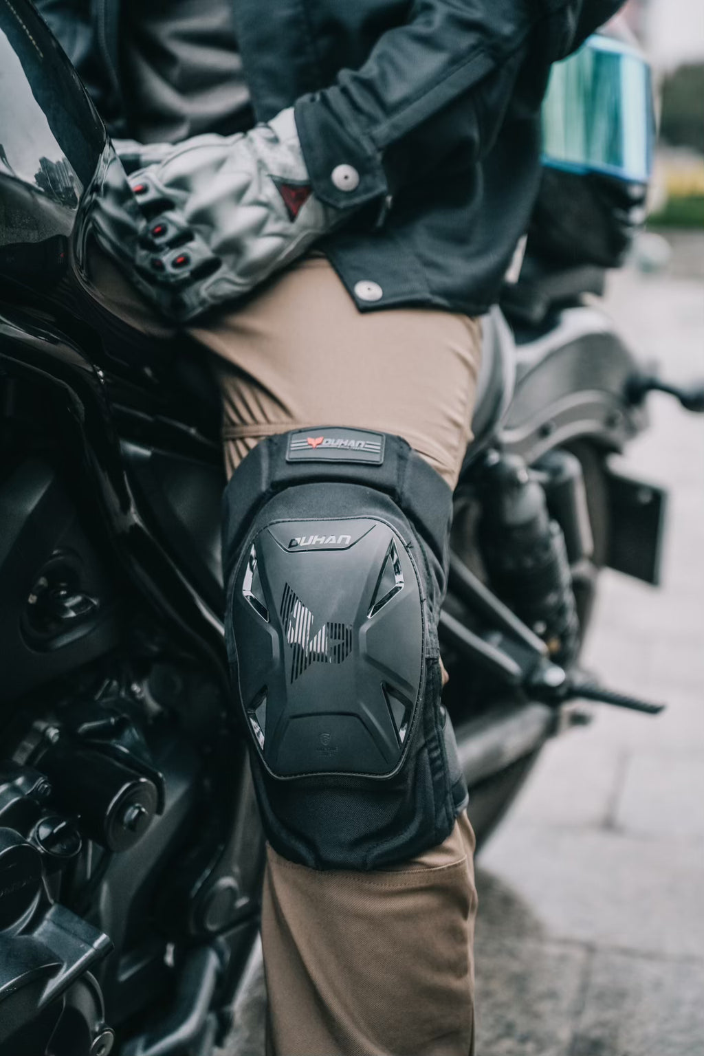 DH-733.  Four-season short knee pads