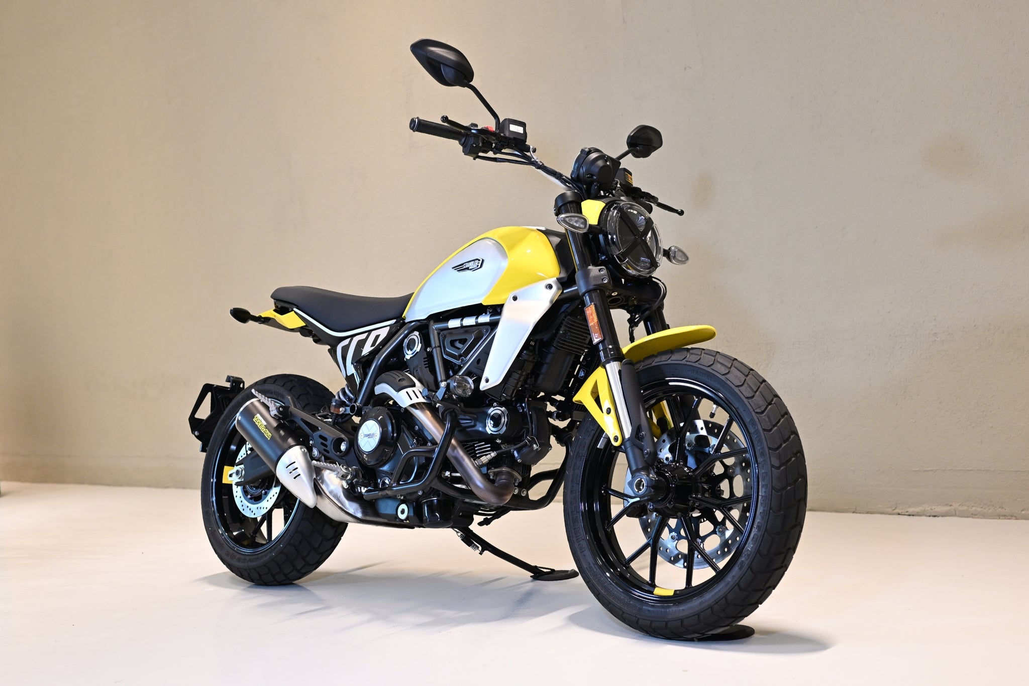 DUCATI SCRAMBLER ICON 2024 YELLOW