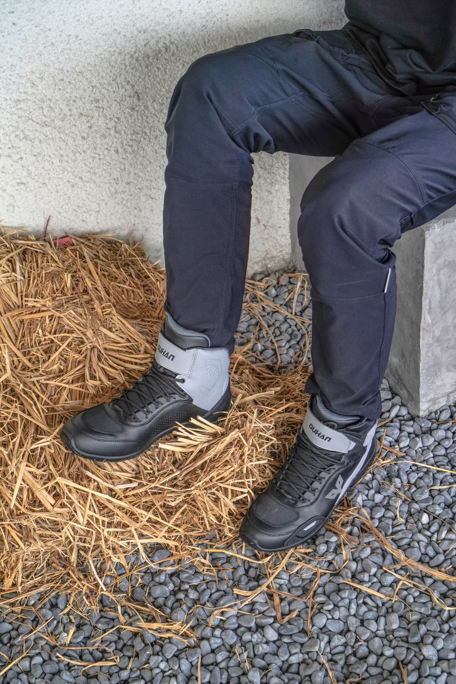 DX-23701.  Four-season cycling boots