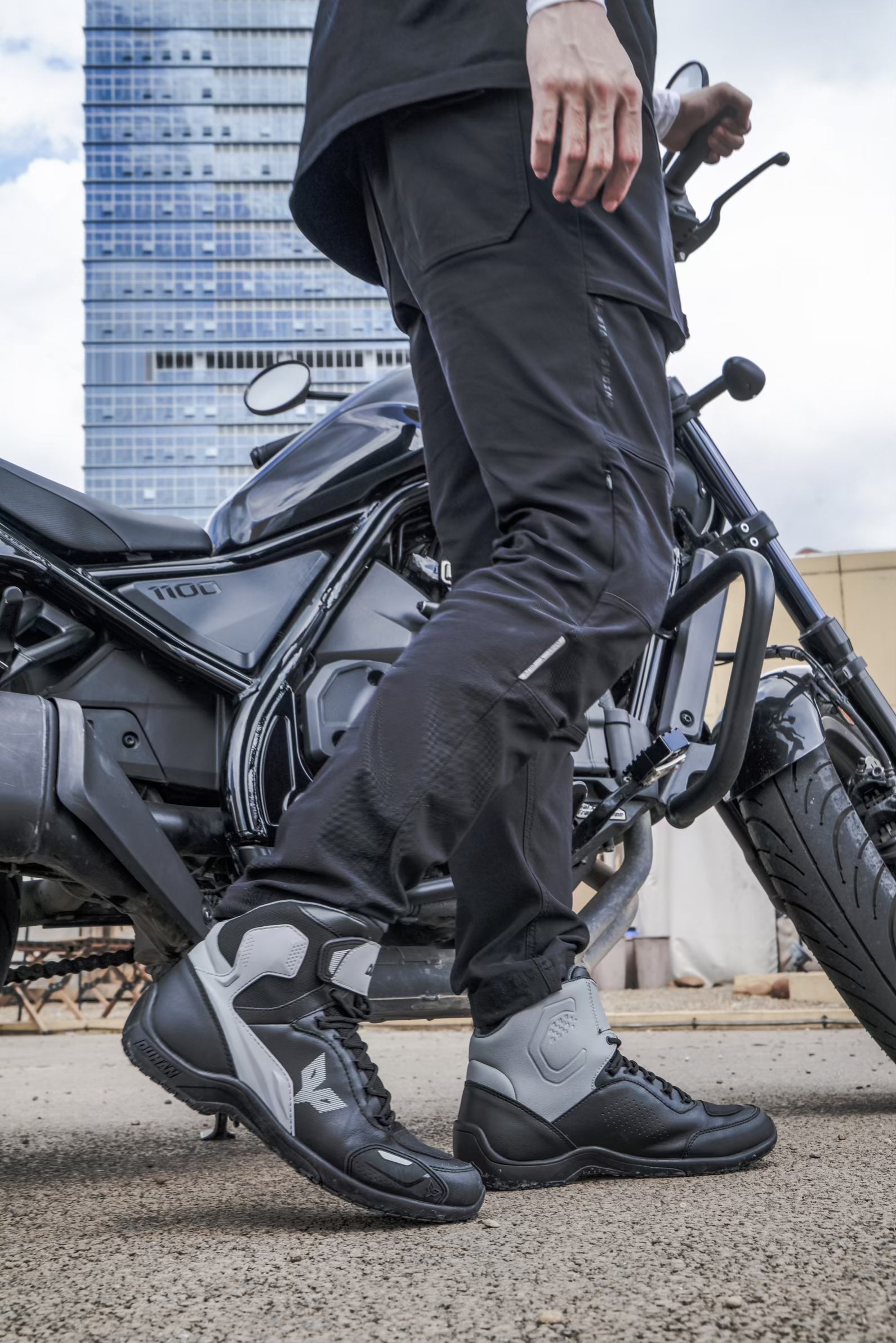 DX-23701.  Four-season cycling boots