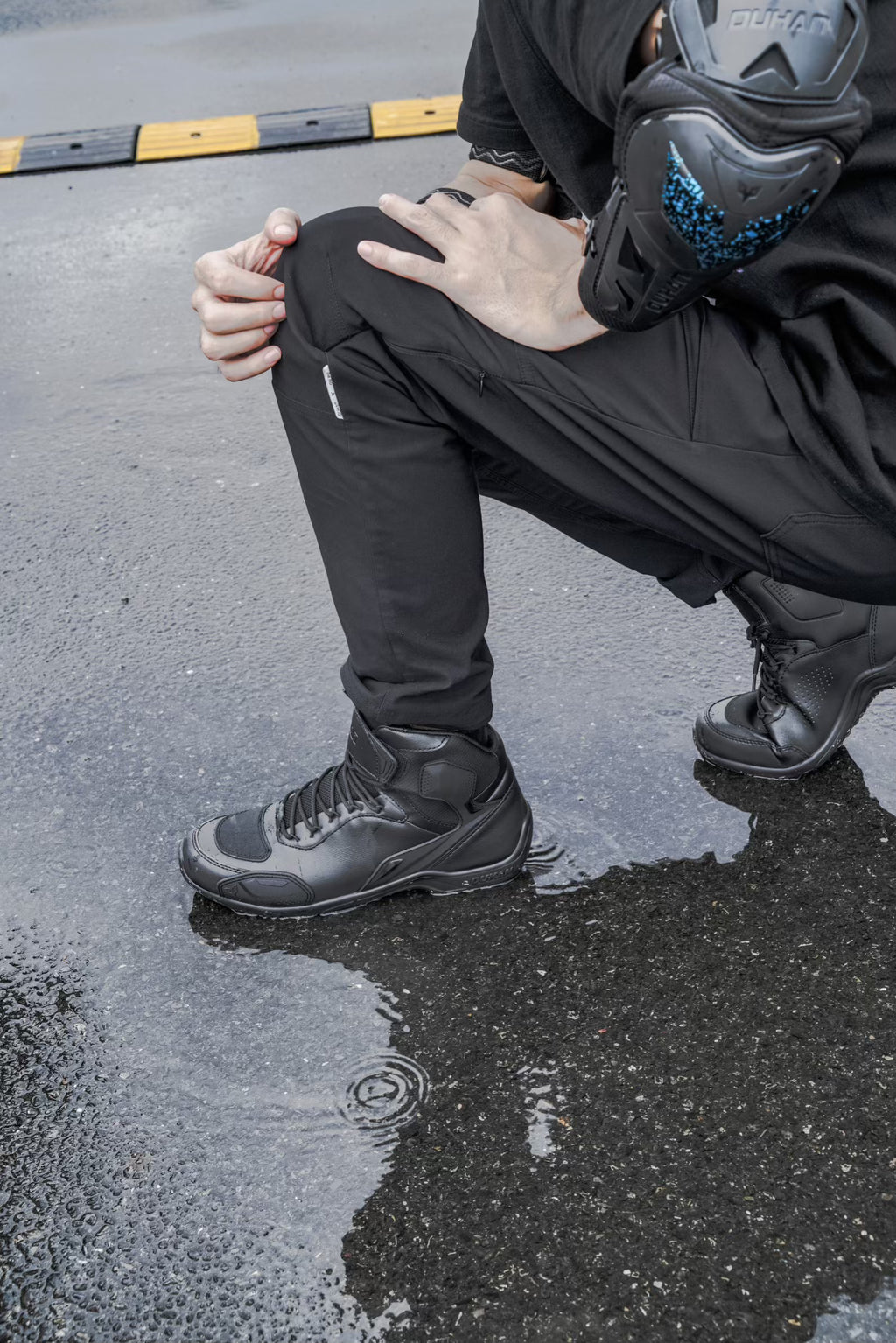 DX-23701.  Four-season cycling boots