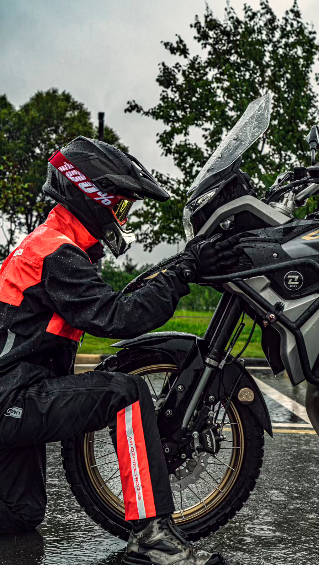 D-2183  High-end raincoat