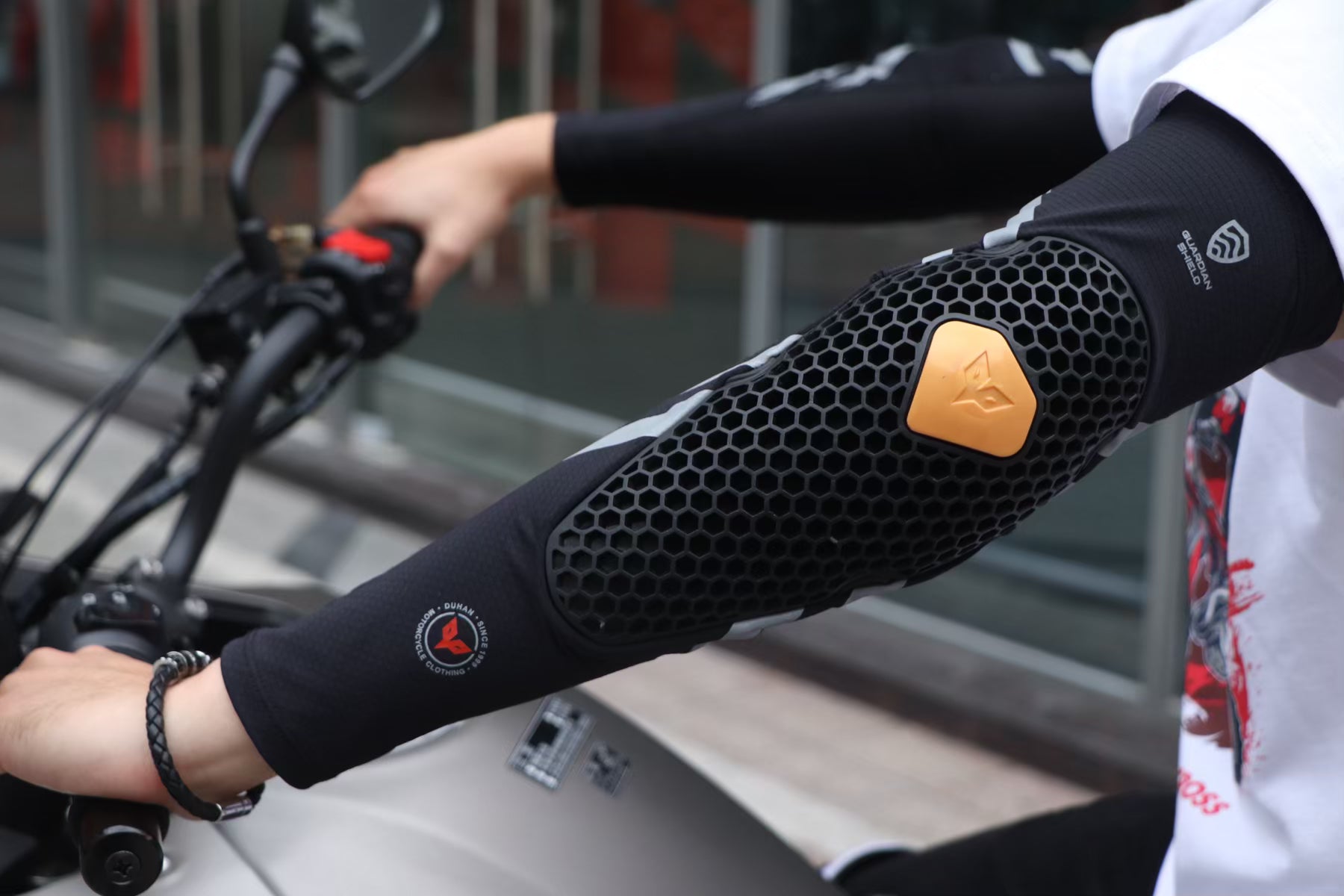 DH-616  Protective ice sleeves