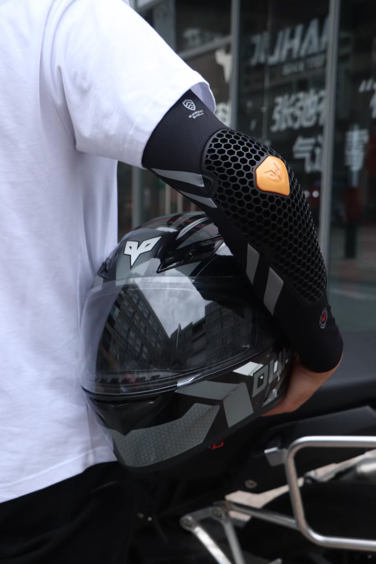 DH-616  Protective ice sleeves