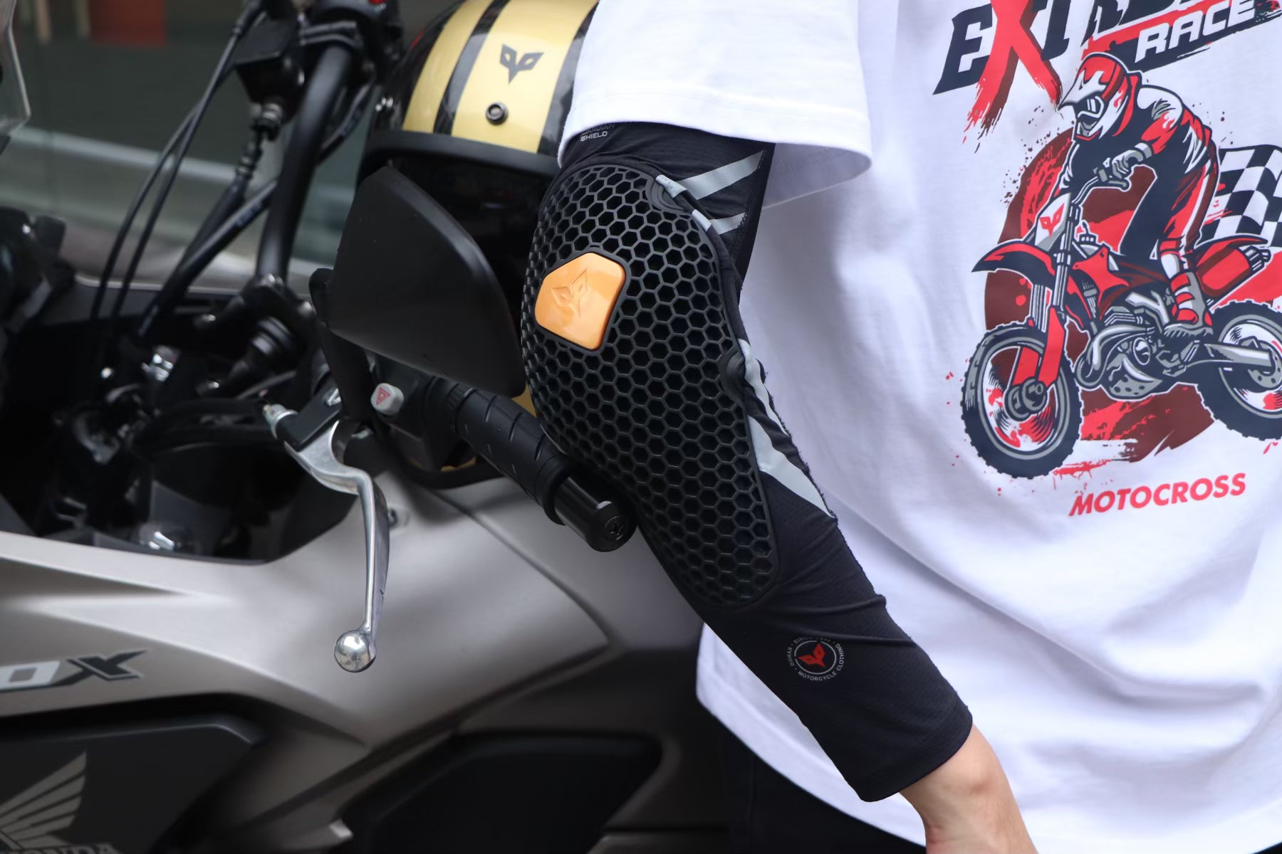 DH-616  Protective ice sleeves